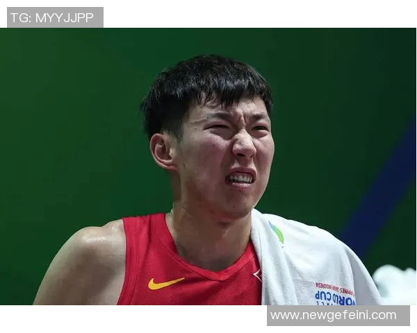 周琦因伤缺席亚洲杯赛场与队友并肩作战全力以赴进行康复训练